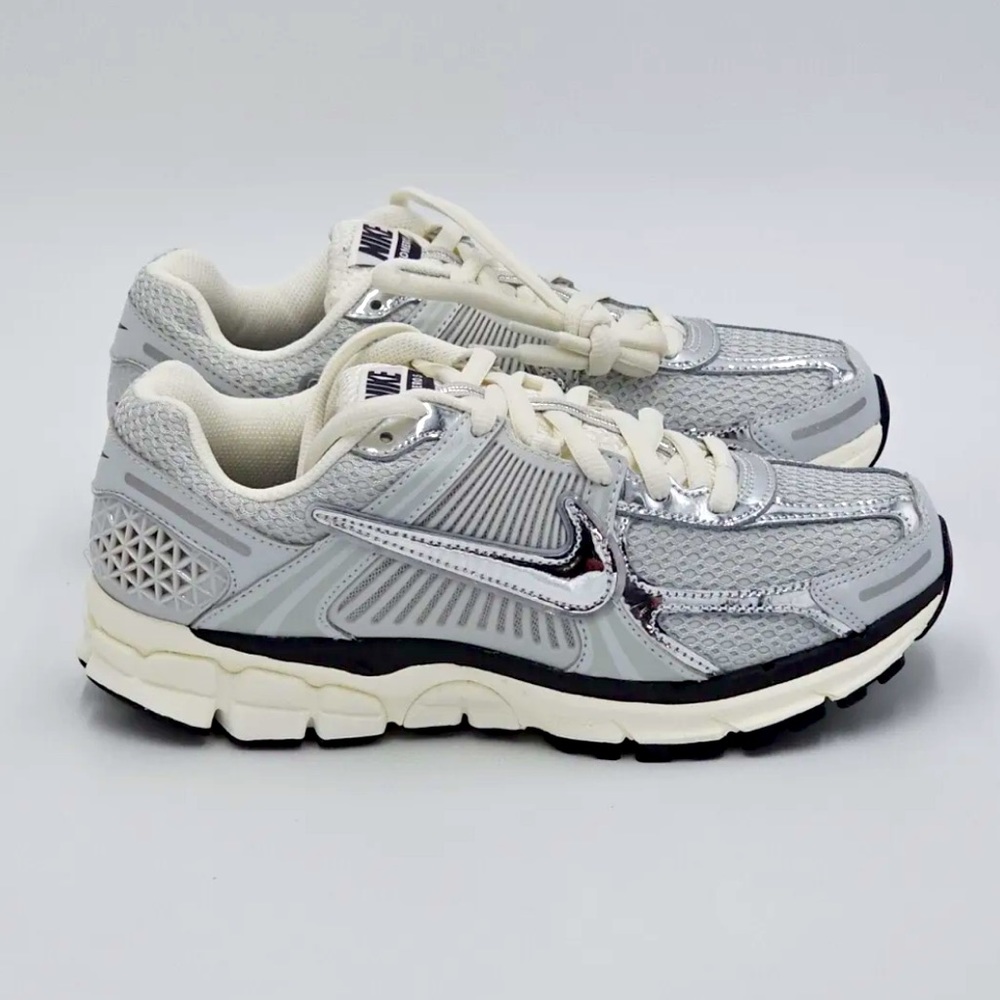 🪙📎🖇️ NIKE ZOOM VOMERO 5 METALLIC SILVER 📐🛸🗑️ - Picture 2 of 7